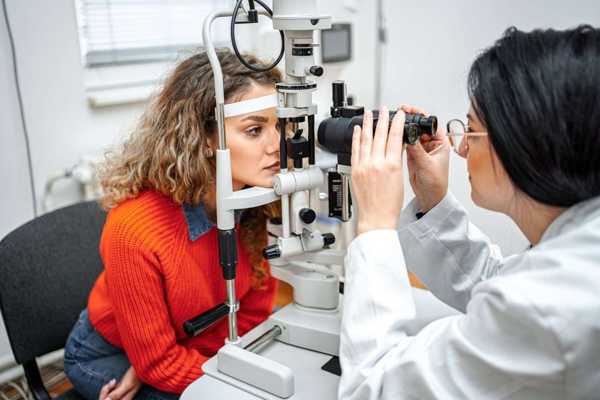 Managing Life with Thyroid Eye Disease: Key Symptoms and Supportive Solutions