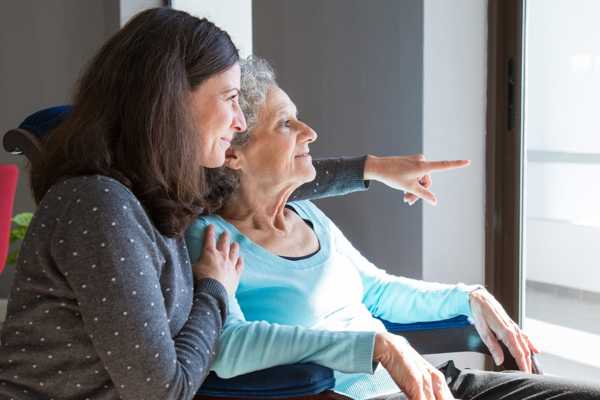 4 Essential Tips for Choosing a Reliable Senior Home Caregiver